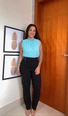 BLUSA GOLA ALTA COM ELÁSTICO NO PESCOÇO