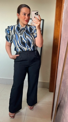 BLUSA ESTAMPADA DE AMARRAR NO PESCOÇO