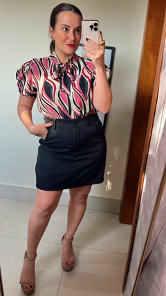 BLUSA ESTAMPADA DE AMARRAR NO PESCOÇO - comprar online