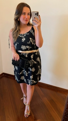 VESTIDO CURTO COM AMARRAÇÃO NA ALÇA E ELÁSTICO NA CINTURA - comprar online