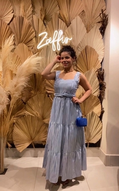 VESTIDO LISTRADO COM FAIXA PARA AMARRAÇÃO NA CINTURA