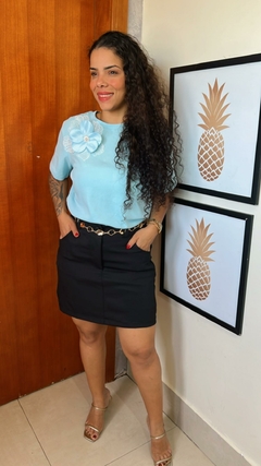 BLUSA COM BROCHE DE FLOR - comprar online