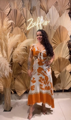 VESTIDO ESTAMPADO COM AMARRAÇÃO NO PEITO - comprar online