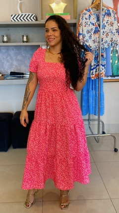 VESTIDO COM ESTAMPA DE FLOR E MANGA PRINCESA na internet