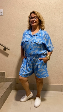CONJUNTO DE SHORT E CAMISA ESTAMPADA