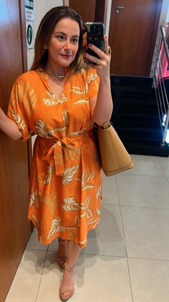 VESTIDO COM GOLA DE PADRE E MANGA ESTAMPADO