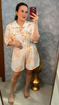 CONJUNTO SHORT COM CINTO E BLUSA DE BOTÃO - comprar online