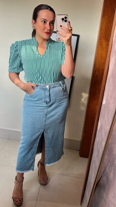 BLUSA LISTRADA COM MANGA PRINCESA - comprar online
