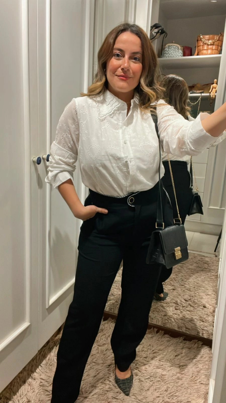 CAMISA DE MANGA LONGA EM LESE COM DETALHES DE CORAÇÃO