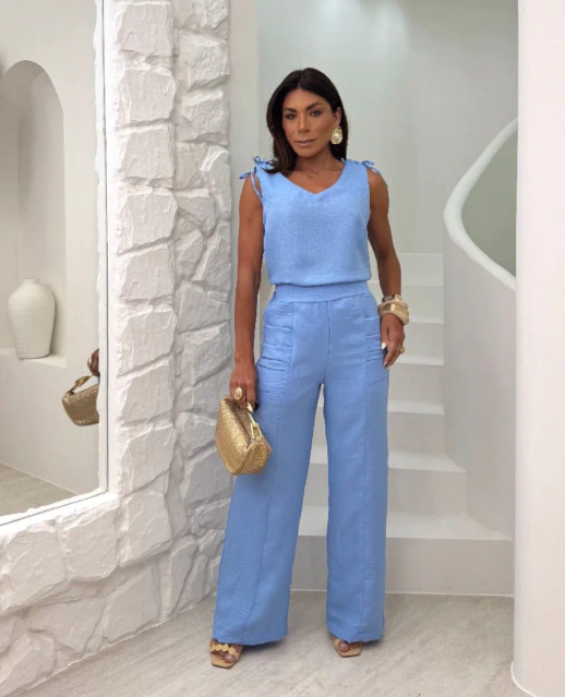 CONJUNTO DE CALÇA C/ DETALHE DE AMARRAÇÃO NO OMBRO