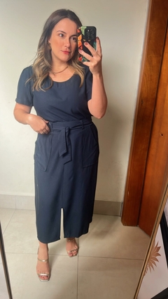 CONJUNTO DE SAIA COM ELÁSTICO NA CINTURA E BLUSA