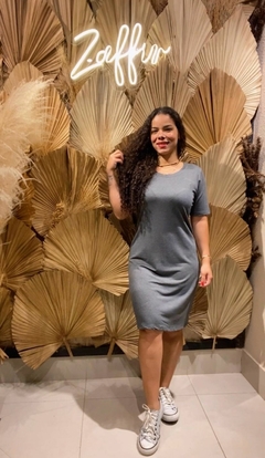 VESTIDO LISO CURTO COM MANGA - comprar online