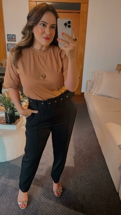 CALÇA COM CINTO ALFAIATARIA