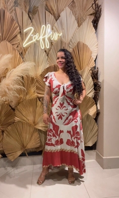 VESTIDO ESTAMPADO COM AMARRAÇÃO NO PEITO na internet