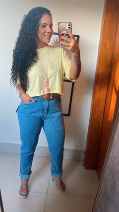 BLUSA LISA COM MANGA CURTA ACOMPANHA COLAR na internet