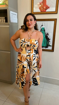 CONJUNTO BATA COM AMARRAÇÃO NO PESCOÇO E SHORT