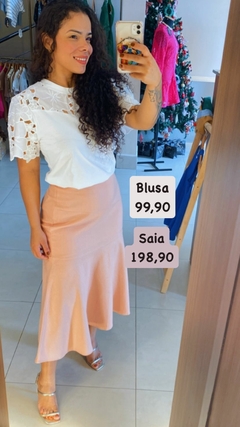 BLUSA FLOR GUIPIR DECOTE COSTA E MANGA