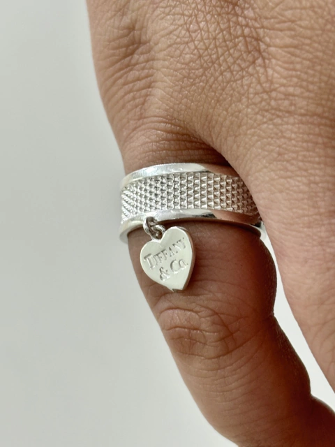 Anel Trabalhado Com Pingente Coração Inspiração Prata 925