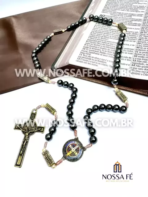 Terço em Pedras Naturais Hematita Original com os Mistérios do Rosário - comprar online