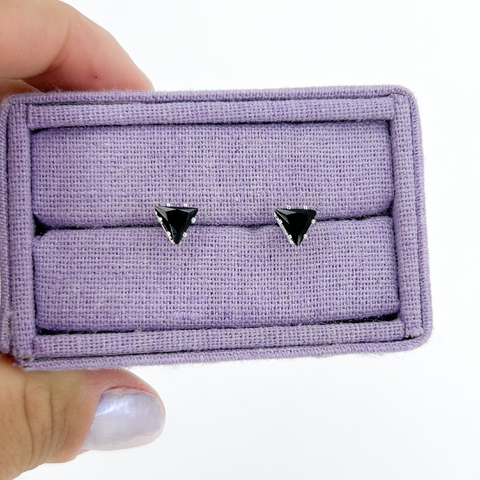 Brinco Triângulo Black