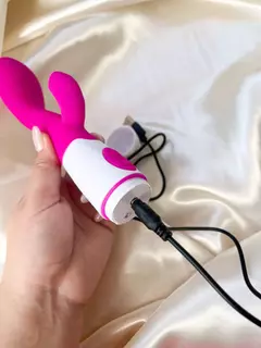 Vibrador de Ponto G e Clitóris - Recarregável USB - Love Shop sex shop