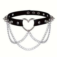 Coleira Choker com correntes na internet