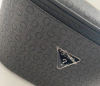 GUESS - Necesserie redonda - Preta e Cinza - Monograma