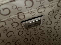 GUESS - Mochila Monograma Vanilla e Rosa - loja online