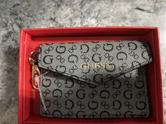 Porta-cartão GUESS na internet