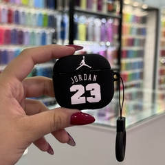 FUNDA AIRPODS4 animadas en internet