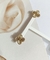 Brinco Flor Virginia Inspiração sem resina