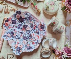 Flores em tons de azul escuro e pêssego