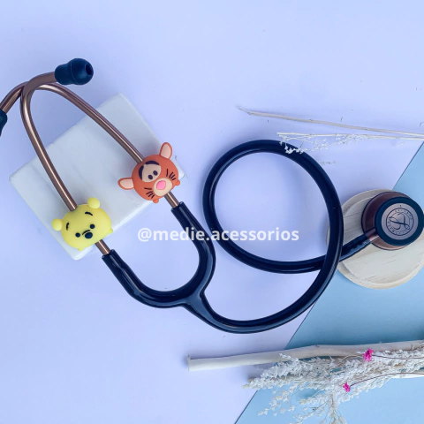 kit 2 enfeites para estetoscópio Pooh e Tigrão