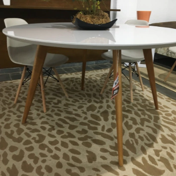 Mesa Jantar Redonda 1,35m com Vidro e Pés em Madeira - MEL