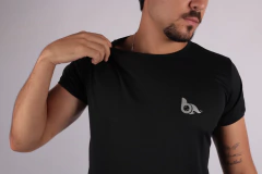 T-shirt - Masculina - Preta - comprar online