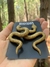 Brincos serpente dourada - comprar online