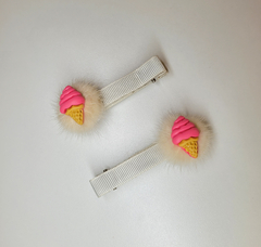 Par de presilha no pompom Ref.008 - comprar online