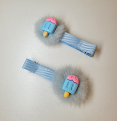 Par de presilha no pompom Ref.008 na internet