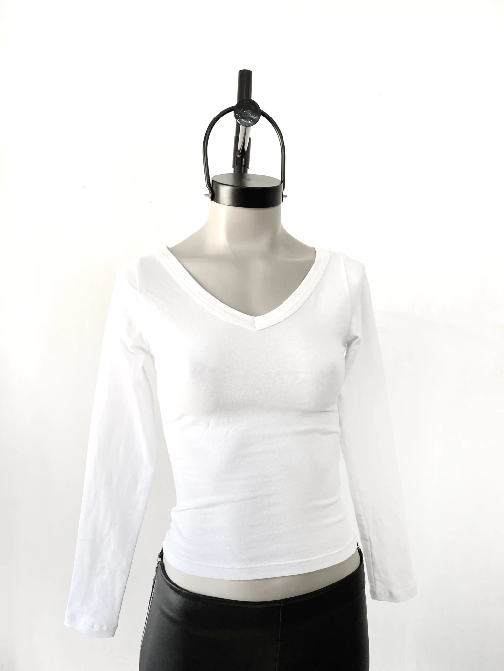 CAMISETA BÁSICA AVRIL