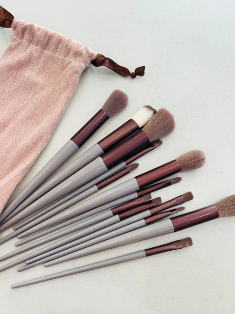 kit com 13 pincéis + saquinho