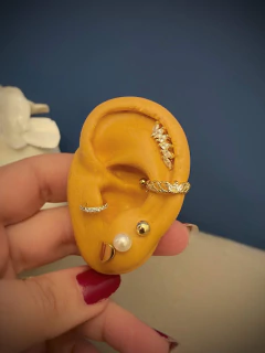 Piercing Jóia Flat Trágus Hélix Banhado à Ouro Dourado