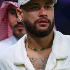 Imagem do Colar Trevos em Aço Inox Dourado – Preto, Branco ou Verde