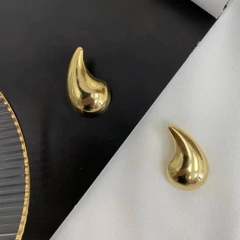 Brinco Gota Virgula em Aço Inoxidável Prata ou Dourado - Mix Acessórios