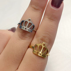 Anel Coroa em Aço Inoxidável Antialérgico Prata ou Dourado Feminino - Mix Acessórios