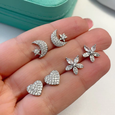 Brinco Cravejado Banhado Lua Cruz Coração