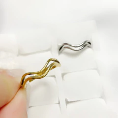 Anel Duplo Onda em Aço Inoxidável Antialérgico - comprar online