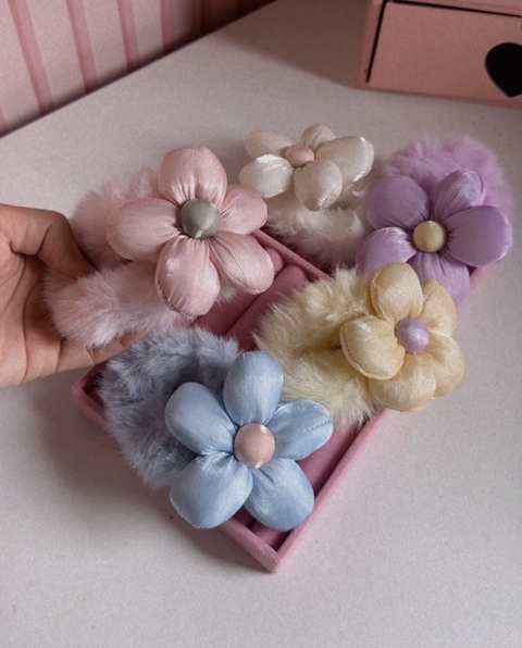 Xuxinha Felpuda Flor - comprar online