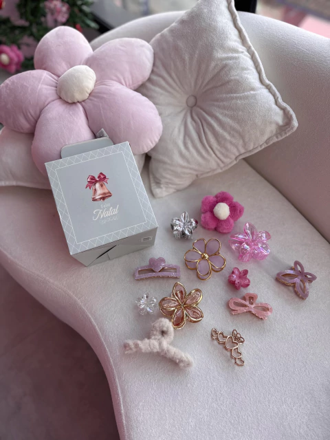 Panetone Secreto - 12 acessórios de Cabelo e 1 Item secreto ✨ - comprar online