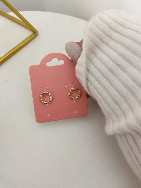 Brinco circulo torcido - ouro