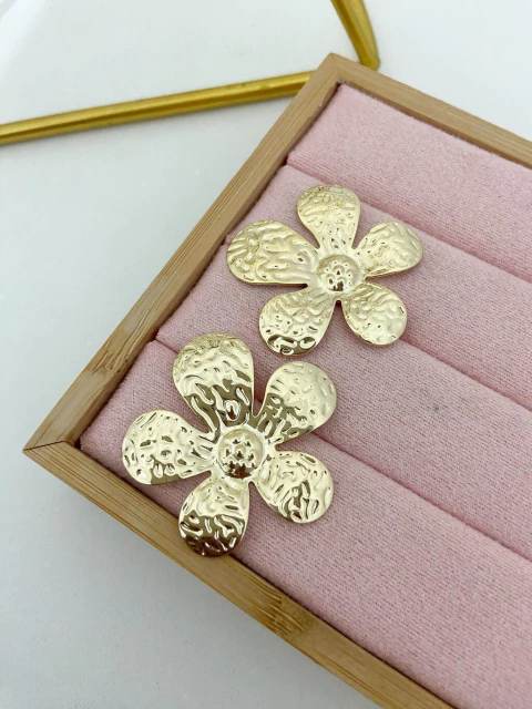 Brinco Flor Chloe - ouro
